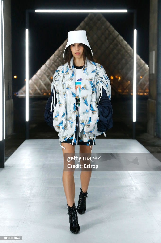 Louis Vuitton : Runway - Paris Fashion Week Womenswear Spring/Summer 2019