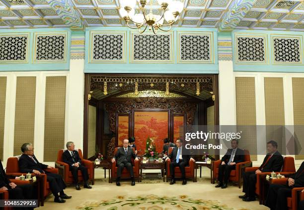 Chinese Premier Li Keqiang, center right, meets with with Former Japanese Prime Minister Yasuo Fukuda, center left, and Japan Business Federation...