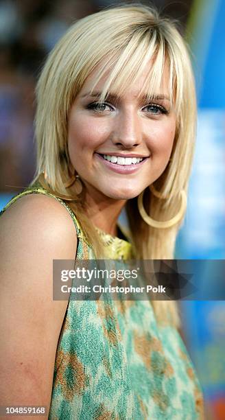 Ashlee Simpson during 2003 Teen Choice Awards - Arrivals at Universal AmphiTheater in Universal City, California, United States.