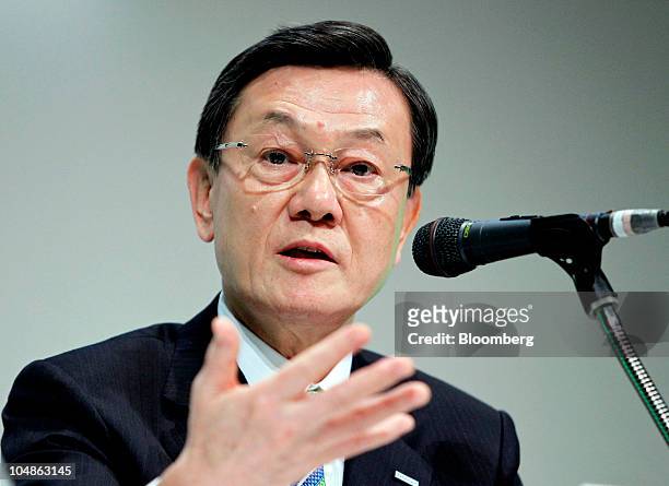 Fumio Ohtsubo, president of Panasonic Corp., speaks at the Panasonic Eco Ideas Forum 2010 at the Panasonic Center, in Tokyo, Japan, on Wednesday,...