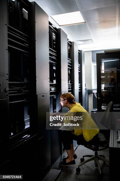 university computer server technician - data centre stock pictures, royalty-free photos & images