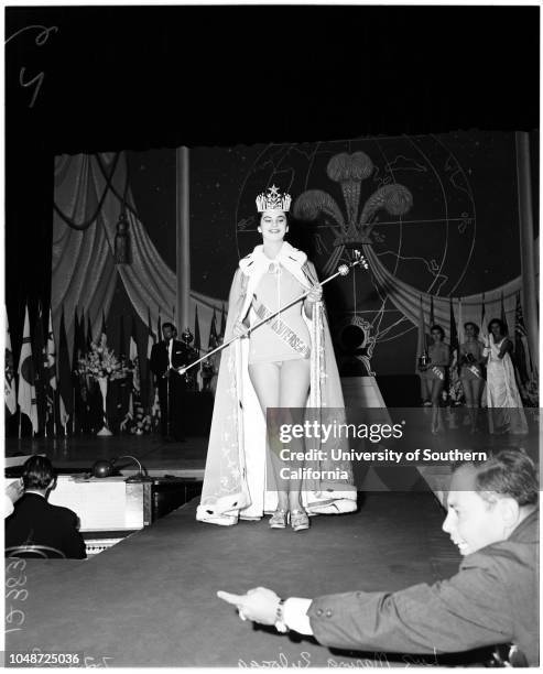 Miss Universe five finalists, 25 July 1958. Luz Marina Zuloaga ;Adalgisa Colombo ;Geri Hoo ;Eurlyne Howell ;Alcja Bobrowska .;Caption slip reads:...