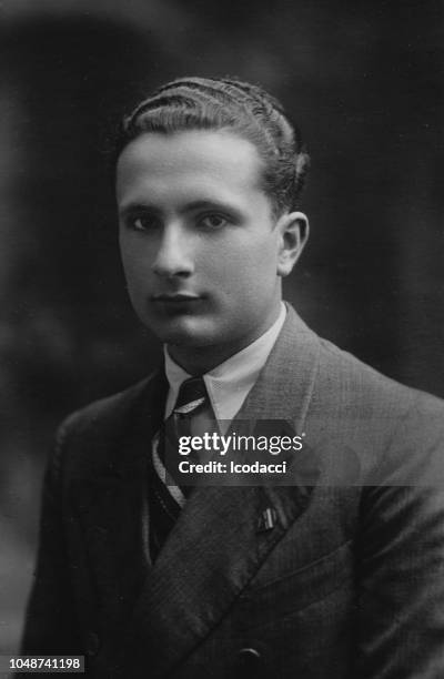 retrato de familia italiana de los años 1920 - hombres fotos fotografías e imágenes de stock