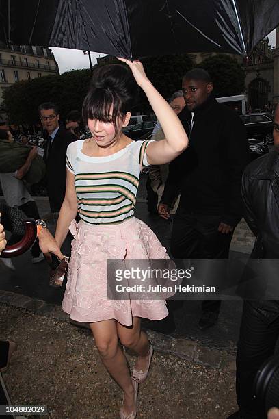 Daisy Lowe arrives for the Louis Vuitton Ready to Wear Spring/Summer 2011 show during Paris Fashion Week at Cour Carree du Louvre on October 6, 2010...