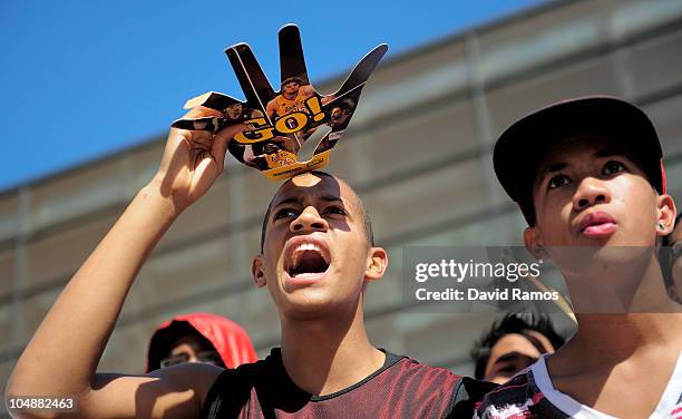 Los Angeles Lakers fans reacts during the 'House of Hoops' contest by Foot Locker on October 6, 2010 in Barcelona, Spain.