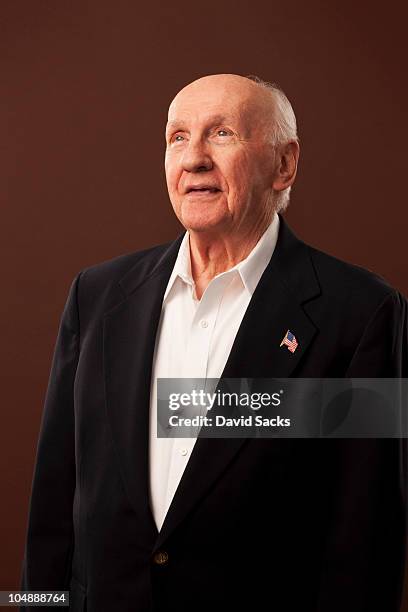 senior man with american flag pin on lapel - lapel 個照片及圖片檔