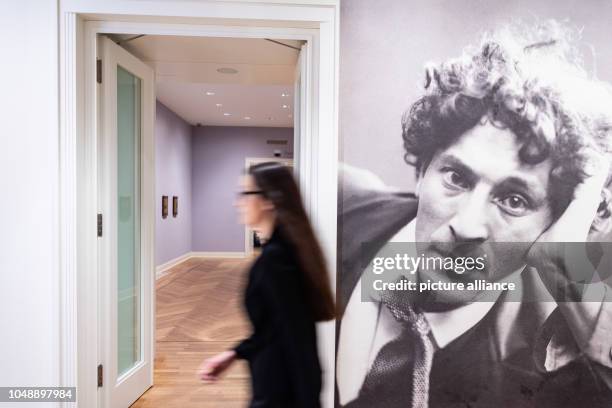October 2018, North Rhine-Westphalia, Muenster: 10 October 2018, Germany, Muenster: A woman in the Pablo Picasso Museum passes a portrait of Marc...