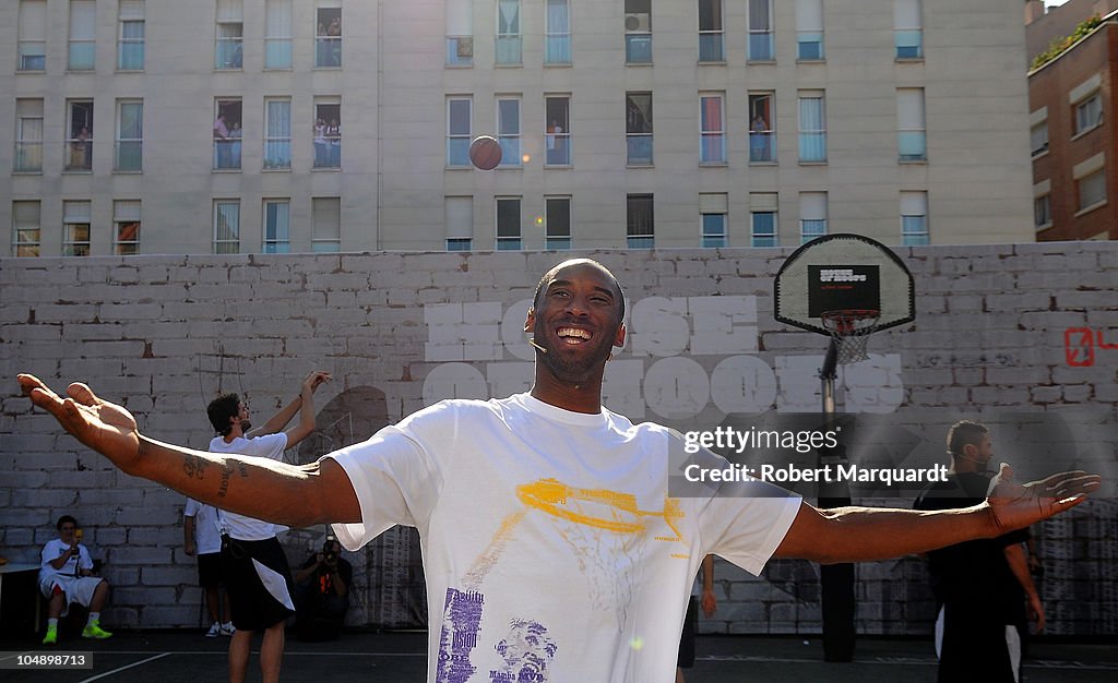 Basketball Players Attend 'House of Hoops' Contest by Foot Locker