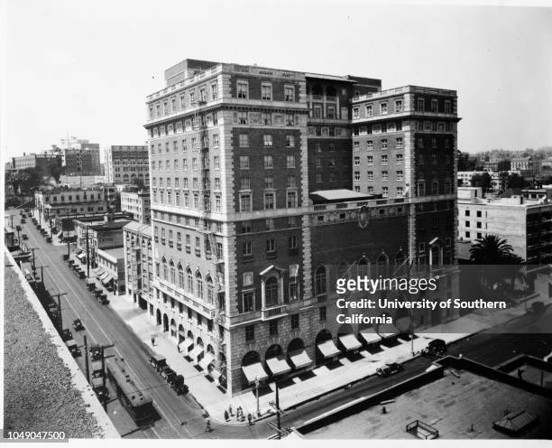 Photograph of the Jonathan Club, 6th Street and Figueroa Street, Los Angeles, 30 October 1930 .;Streetscape. Horizontal photography.6th Street &...