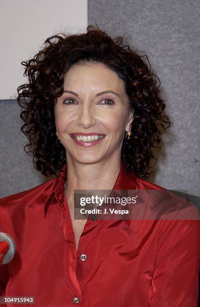 Mary Steenburgen during Toronto 2001 - Life of a House Press Conference at Press Conference in Toronto, Canada.