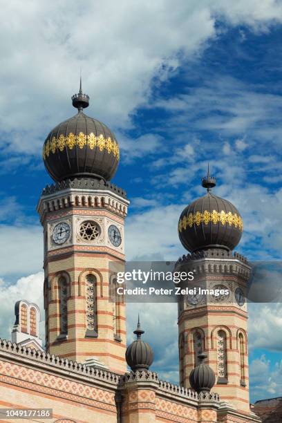 the great synagouge in dohany street, budapest - synagogue stock-fotos und bilder