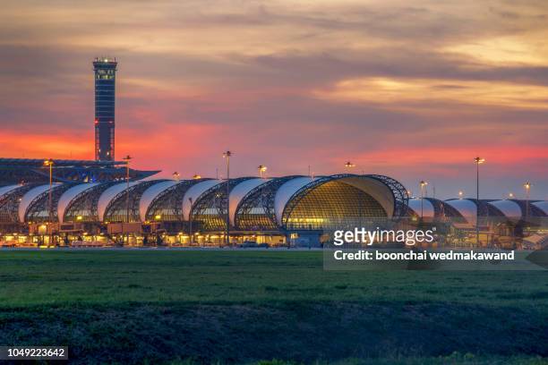 suvarnabhumi airport thailand - bangkok airport stock-fotos und bilder