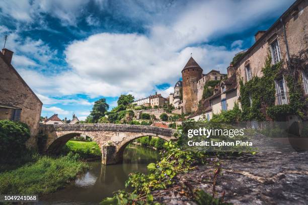 semur-en-auxois historic town - burgundy stockfoto's en -beelden