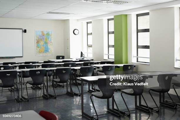 empty classroom at school - empty classroom stock pictures, royalty-free photos & images