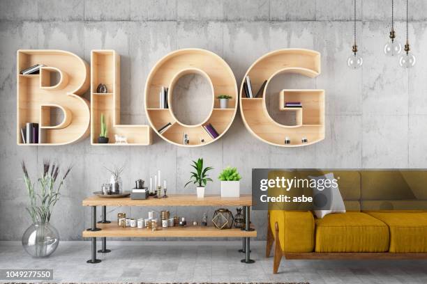 retro blog lamp bord met lederen fauteuil - bord bericht stockfoto's en -beelden