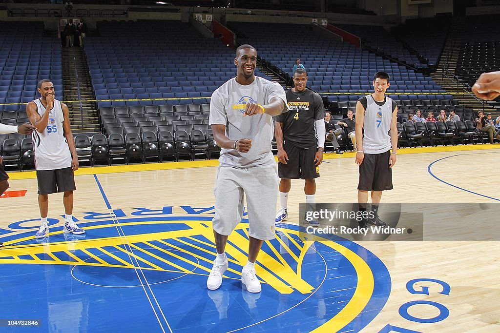 Ekpe Udoh of the Golden State Warriors dances with the other rookies