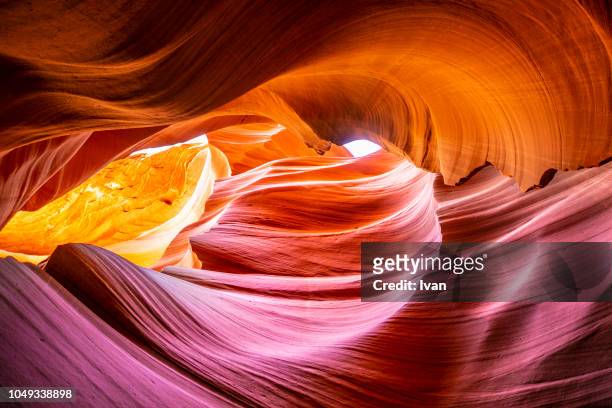 antelope canyon colours - levendige kleur stockfoto's en -beelden
