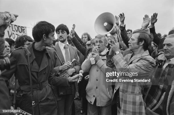 Pickets on strike at the Austin Morris Longbridge plant, Birmingham, UK, 3rd September 1979.