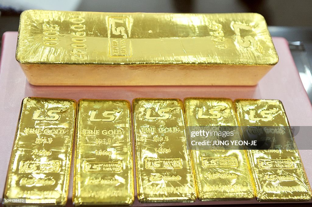 A pure 12.5-kg gold bar (top) and 1 kg g