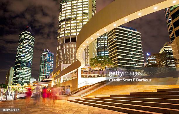 people walk along riverside prom - brisbane city foto e immagini stock