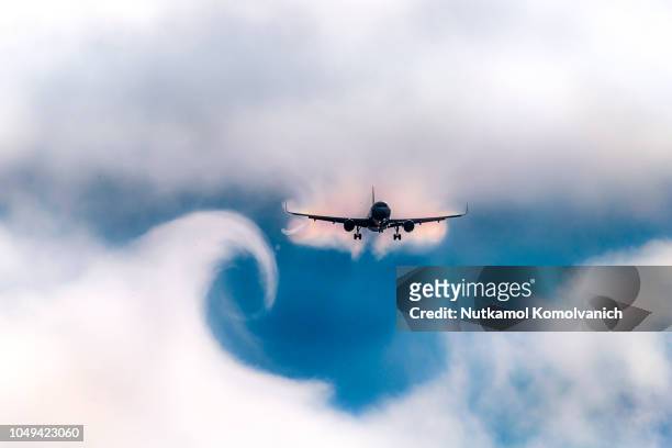 cloud curve from wake turbulence after plane pass by - turbulence stock pictures, royalty-free photos & images