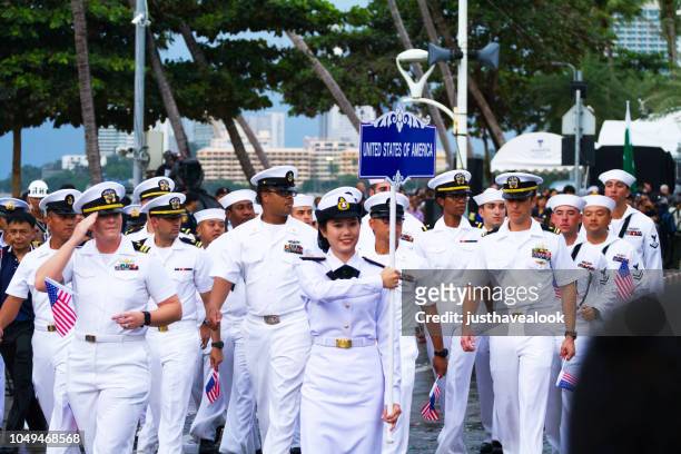 groep ua marine officieren op asean vloot parade - amerikaanse zeemacht stockfoto's en -beelden
