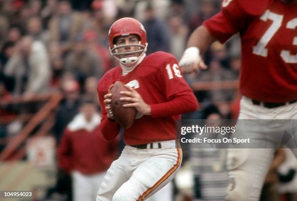 Quarterback Len Dawson of the Kansas City Chiefs drops back to pass against the New York Jets during an NFL football game circa 1968 at Municipal...