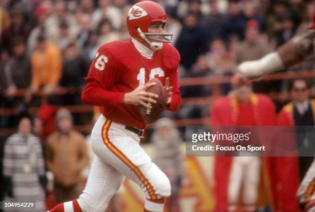 Quarterback Len Dawson of the Kansas City Chiefs drops back to pass against the New York Jets during an NFL football game circa 1968 at Municipal...