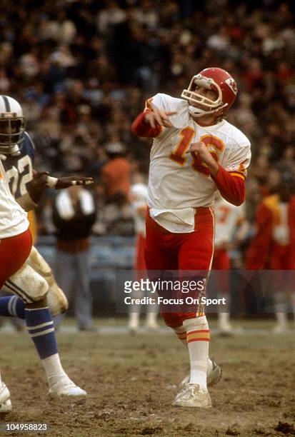 Quarterback Len Dawson of the Kansas City Chiefs throws a pass against the Baltimore Colts during an NFL football game November 30, 1975 at Memorial...