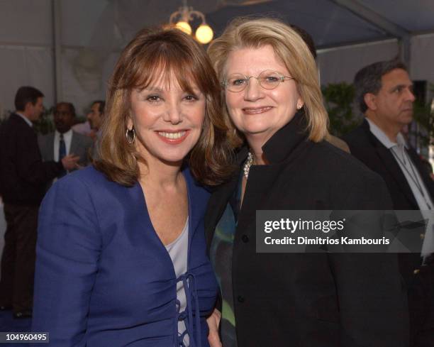 Marlo Thomas and Geraldine Laybourne, Chairman and CEO of Oxygen