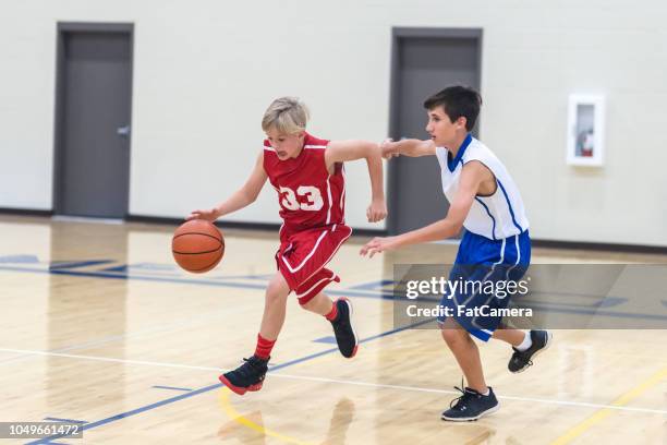 elementary boys basketball game - high school basketball stock pictures, royalty-free photos & images