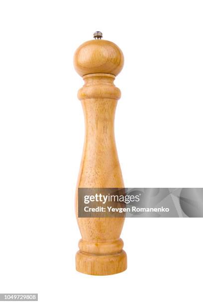 wooden pepper mill isolated on white background - sal de cozinha - fotografias e filmes do acervo