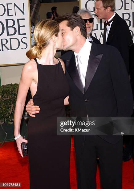 Denise Richards & Charlie Sheen arrive at the Golden Globe Awards at the Beverly Hilton January 20, 2002 in Beverly Hills, California.