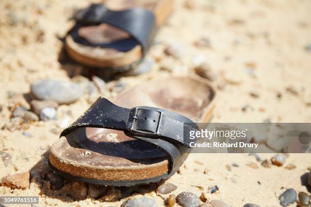 sandals on the beach - sandal - fotografias e filmes do acervo