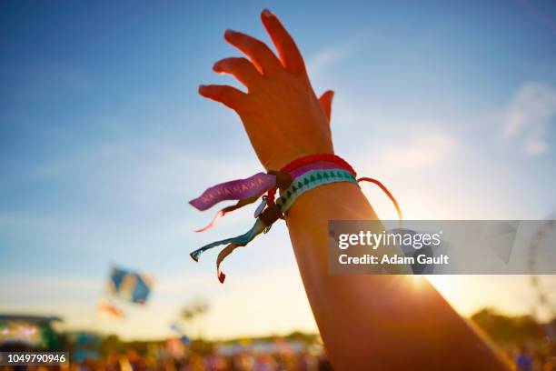 music festival hand waving - festival de musique photos et images de collection