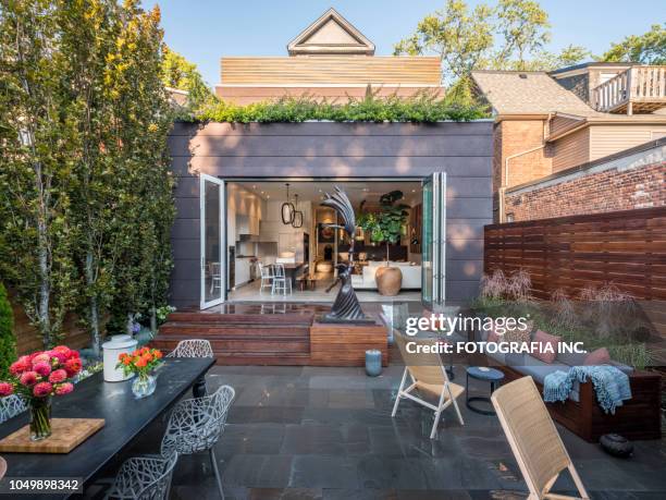 luxury urban home backyard exterior - sculpture garden stock pictures, royalty-free photos & images