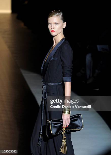 Gucci Spring 2011 89 Milan Fashion Week Womenswear S S 2011 Gucci Runway Stock Photos ...