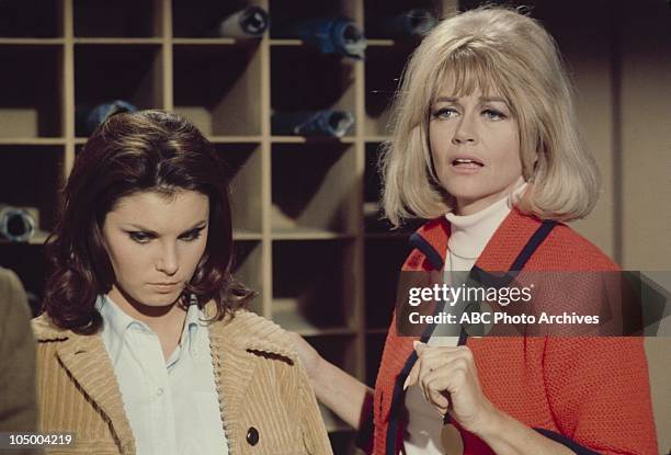 The Pigeon" - Airdate November 4, 1969. VICTORIA VETRI;DOROTHY MALONE