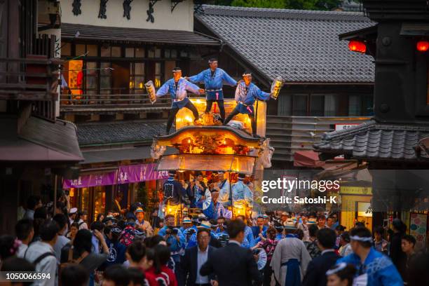 tirando enorme parata galleggiante alla parata tekomai al narita gion matsuri festival - narita foto e immagini stock