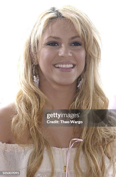 16 Shakira Stops By Mtvs Summer Beach House Stock Photos, High-Res