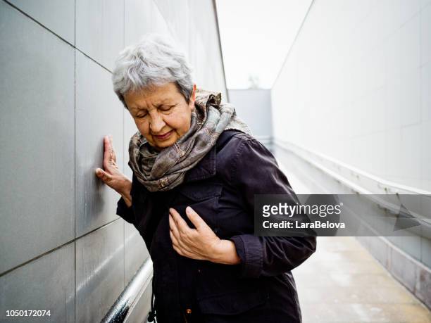 senior woman having heart attack - heart attack stock pictures, royalty-free photos & images