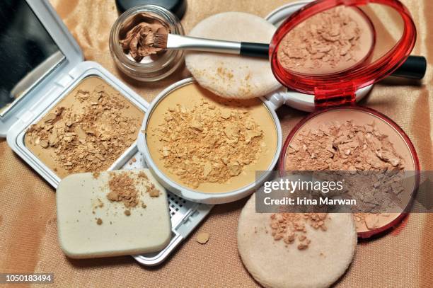 Made Up Compact Broken Compact Photos and Premium High Res Pictures - Getty Images