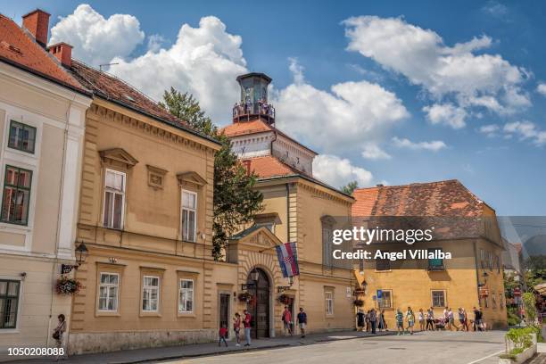 zagreb. the lotrščak tower - zagreb - fotografias e filmes do acervo