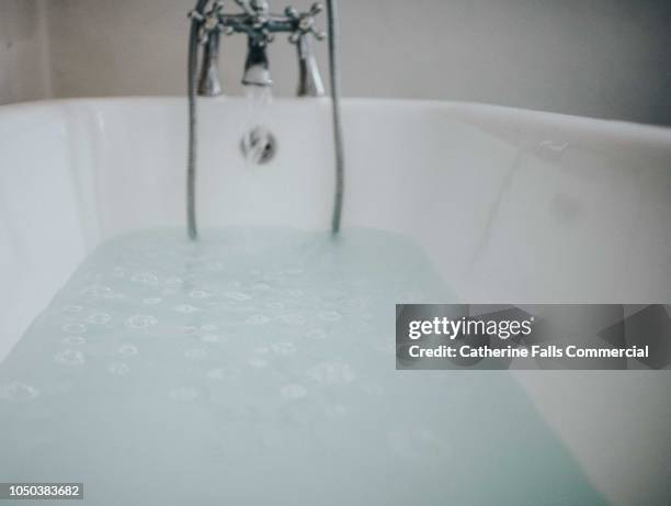 roll top bath - overflowing bathtub stock pictures, royalty-free photos & images