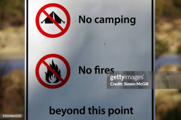 'no camping and no fires beyond this point' sign at a campground - forbidden sign stock pictures, royalty-free photos & images