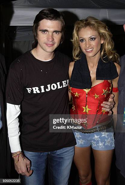 Juanes and Paulina Rubio during MTV Video Music Awards Latinoamerica 2002 - Backstage and Audience at Jackie Gleason Theater in Miami, Florida,...