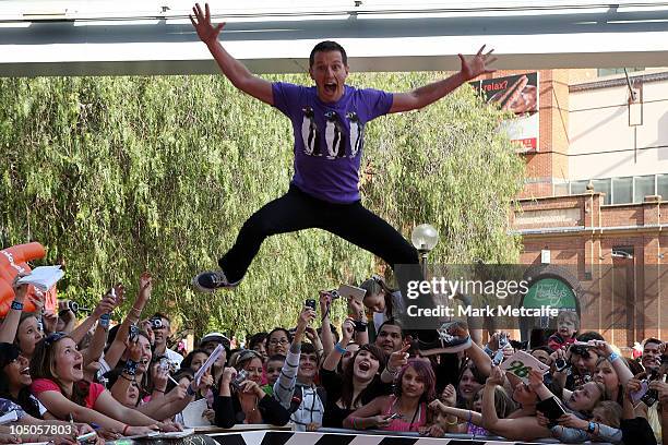 Rove McManus arrives for the Australian Nickelodeon Kids' Choice Awards 2010 at the Sydney Entertainment Centre on October 8, 2010 in Sydney,...