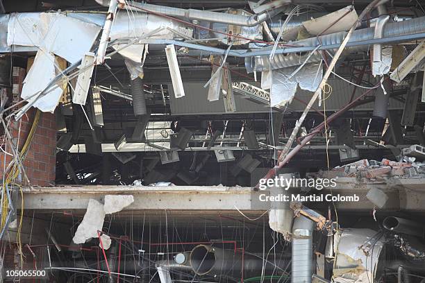 demolition of a building - the end story stock pictures, royalty-free photos & images