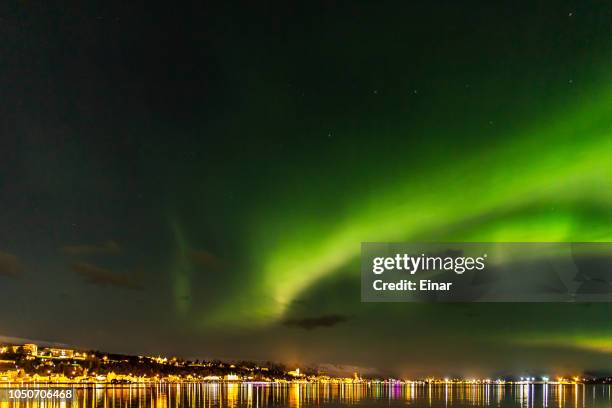 northern lights in eyjafjordur iceland - akureyri iceland stock-fotos und bilder