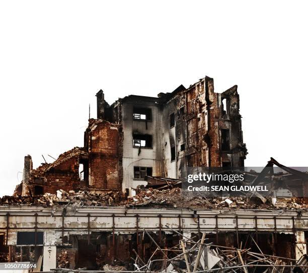 fire damage - razed fotografías e imágenes de stock